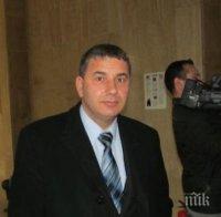 Димитър Байрактаров: Калфин да не лъже, а да види къде са му докладите