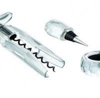 Сервитьорка от Ахелой намушка с тирбушон в корема нахален клиент