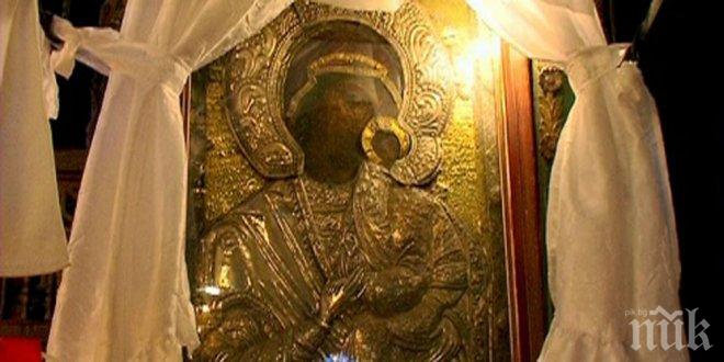 Пазарджик посреща чудотворна икона, която помага на бездетните