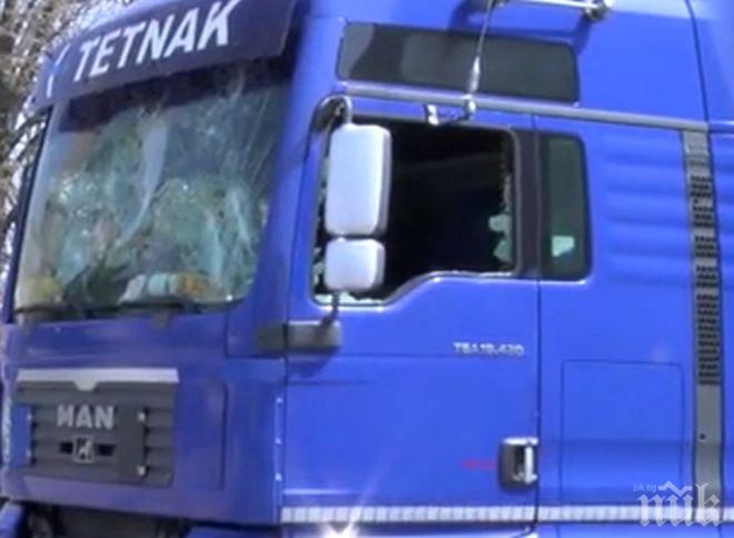 ПИК TV: ТИР прегази и уби 4-годишно дете в центъра на село Паничерево
