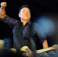 Брус Спрингстийн се включи в битката срещу хомофобските южни щати 