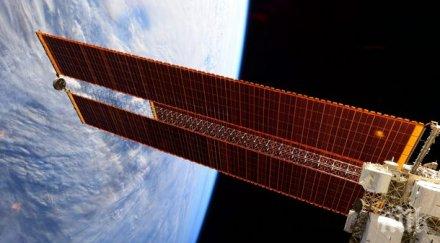 спейс екс изстреля товарния кораб дракон международната космическа станция