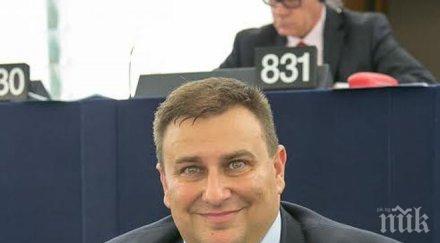 емил радев маргинализираните групи лесна почва насаждане радикални идеи