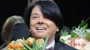 прочут руски моделиер представи москва колекция вечерни рокли направени италиански платове