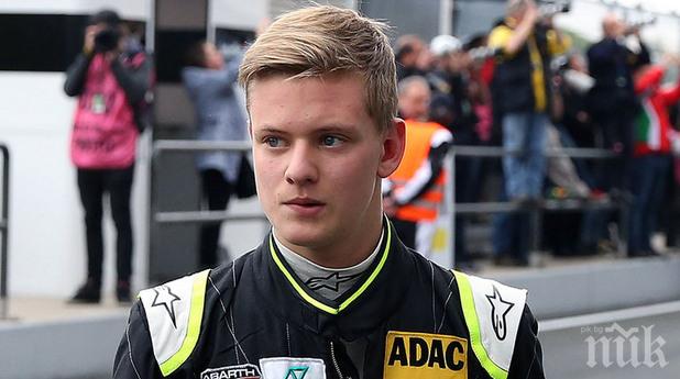 Синът на Шумахер по стъпките на баща си - победи в дебюта си във Формула-4 