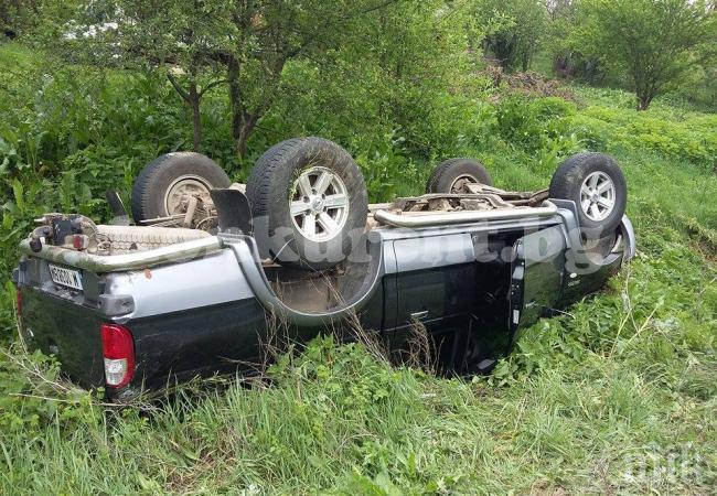Зрелищна катастрофа във Враца по чудо се размина без пострадали (снимки)