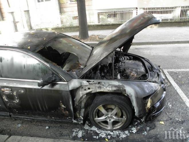 Запалиха лъскаво возило във Враца
