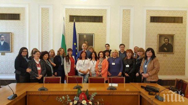 ЖГЕРБ-Благоевград посетиха парламента по покана на народния представител Даниела Савеклиева