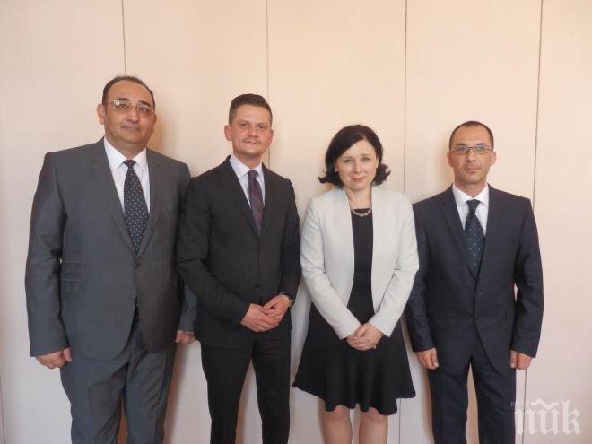 Еврокомисар Вера Йоурова се срещна с ръководството на Комисията за защита на потребителите