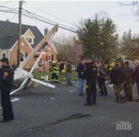 ТРАГЕДИЯ! Самолет се разби на улица в САЩ (видео)