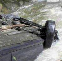 Кола изхвърча от шосето и се заби в река край Банско, водата отнесе мъж