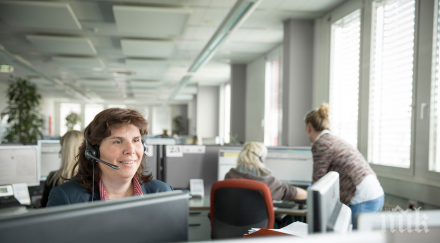 биохимик студент икономика сприятеляват работното кол центъра еос българия