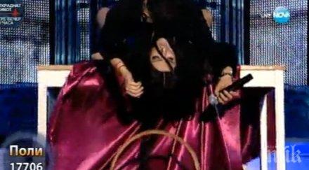 любимецът българските жени взриви две капки вода поли генова пръсна сцената горещи пози преслава уникални снимки