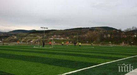 благотворителен футболен турнир събира средства абитуриенти сираци кърджали