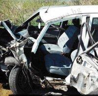 Драма край Дупница ! Смачкан автомобил заклещи стоматолог, пожарната реже колата, за да го извади 