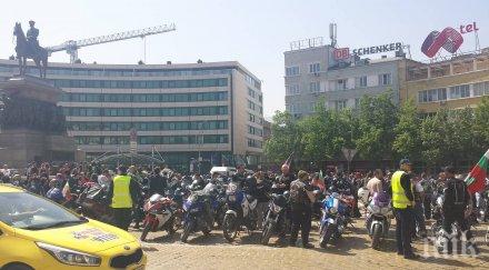 пик моторист преби време протеста снимки