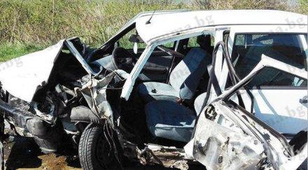 драма дупница смачкан автомобил заклещи стоматолог пожарната реже колата извади