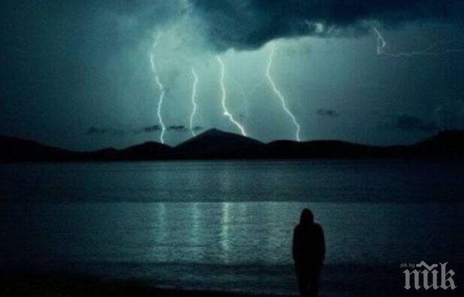 Досиетата X: Мистериозен сив човек се появява в САЩ всеки път преди да има урагани 