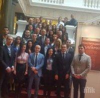 Цветанов и Цецка Цачева се срещнаха с младежи от ГЕРБ-София