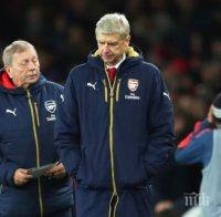 Арсенал се намесва в битката за Манолас