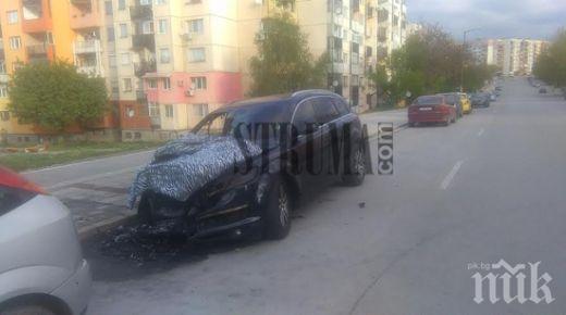 Подпалиха джип в Благоевград (снимки)