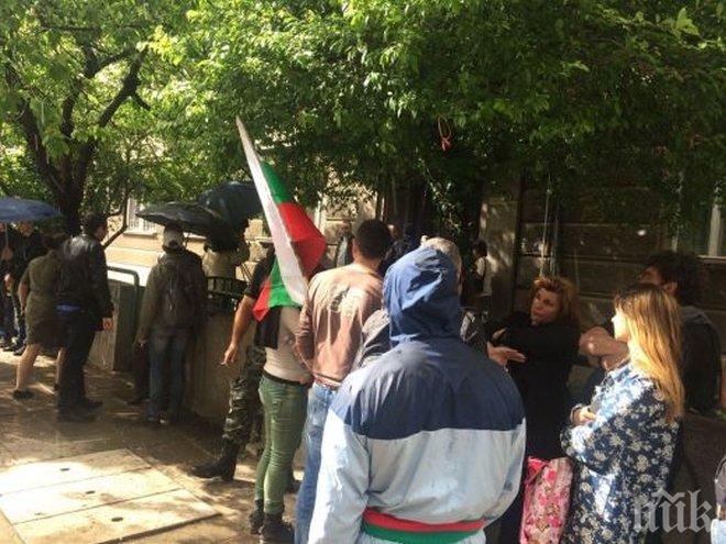 Протест в защита на Петър Низамов-Перата пред Българския хелзинкски комитет
