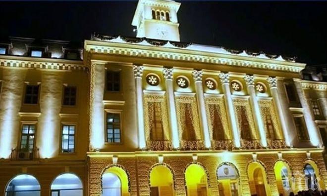 Откраднаха новогодишна украса на Сливенска община