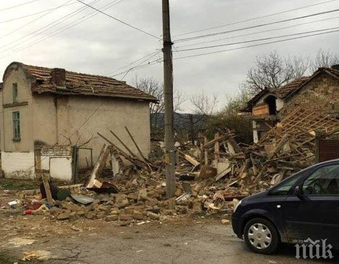 След бурята в Ямбол: Съборени покриви и унищожена реколта