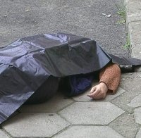 Седмокласничка скочи от третия етаж в Хасково 