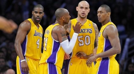 почина собственикът лос анджелис лейкърс