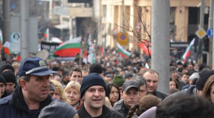партиите напъват употребят протеста