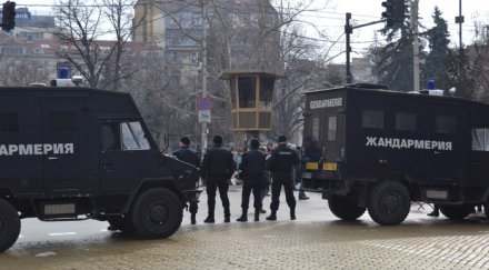 бунтът подпрян жандармерия университета