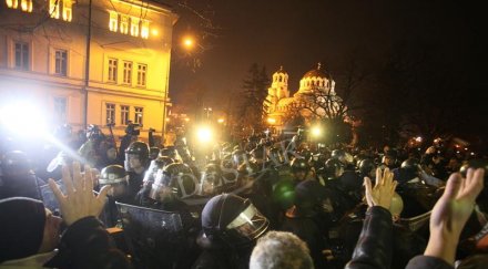 ранените полицията оказаха души задържаните