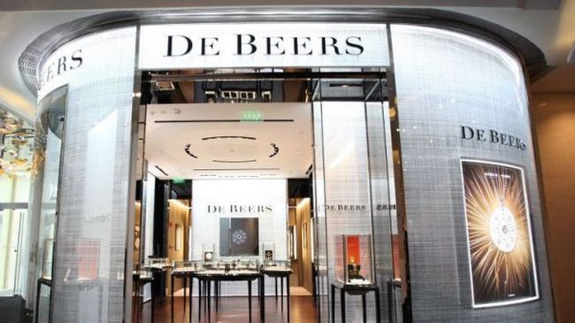 Бижута за над 2 млн. евро откраднаха от магазин в Париж