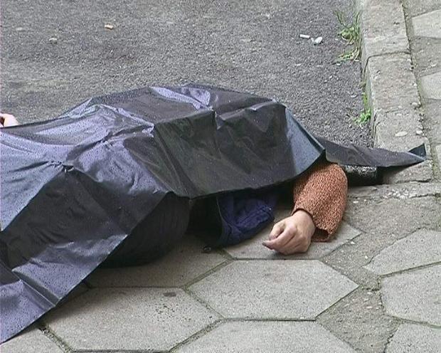 Седмокласничка скочи от третия етаж в Хасково 