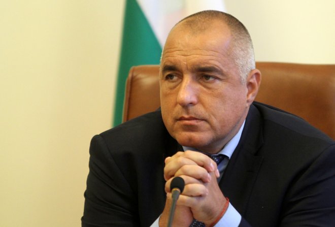 Бойко се бори с протестите с намаляване на цената на тока с 8%