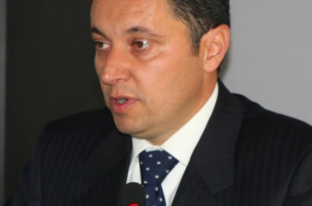 Яне Янев се погрижи ДКЕВР да е послушна: Взимат лиценза на ЧЕЗ 