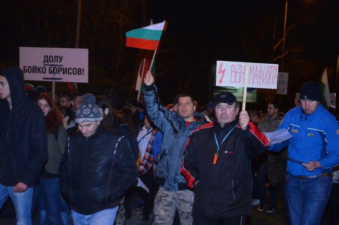 Погром в сградата на Енерго-Про във Варна