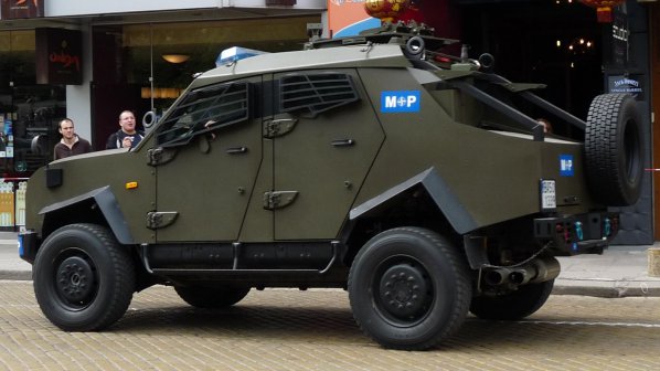 Министерството на отбраната: БТР-и се вадят и на празници!