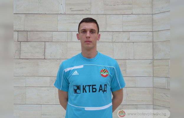 Ботев (Пловдив) картотекира седем нови в БФС