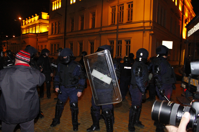 По улиците пеят: Дянков си отиде, Бойко е наред