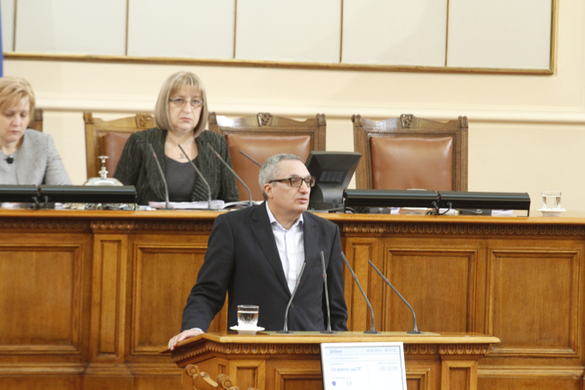 Костов: Следва разпускане на парламента