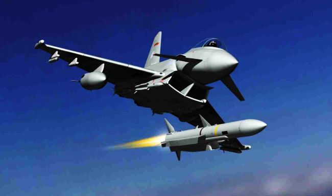 Боен самолет падна, уби 6 души