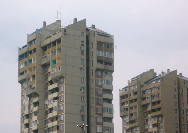 Млада жена полетя от балкон в Люлин