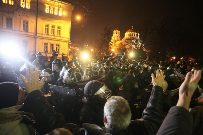 Ранените от полицията се оказаха 14 души, а задържаните - 25 