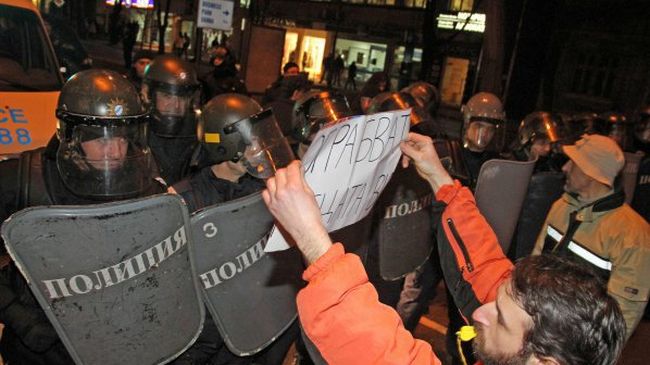 Блокираха и пътя Димитровград-Хасково, хвърчат яйца и пиратки