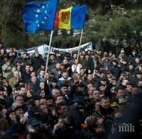 В Молдова се провеждат многохилядни митинги срещу обединението с Румъния
