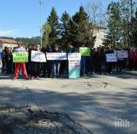 Жители на Димово се заканват да блокират всички подстъпи към Видин
