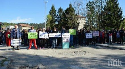 полиция частни охранители свалят шапка бсп плакат бойко протеста димово