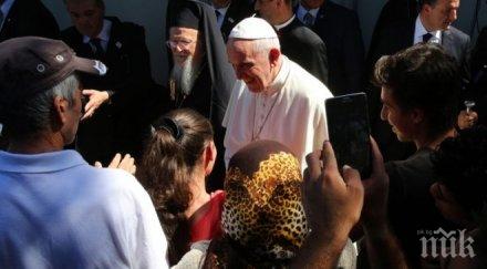 бежанците благодарят папата неговия жест надежда